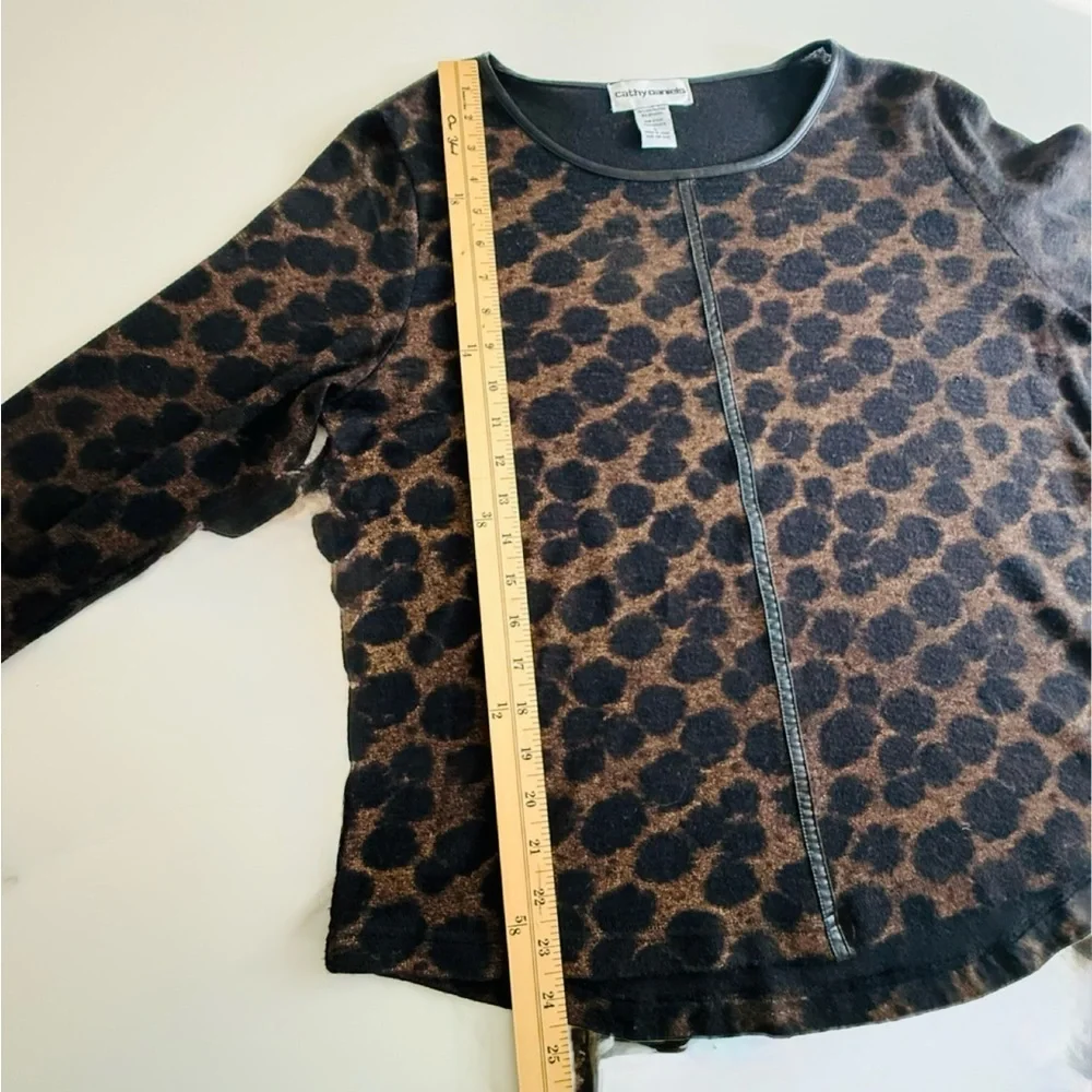 Cathy Daniels Brown Animal Print Blouse. Size Large - Picture 2 of 6